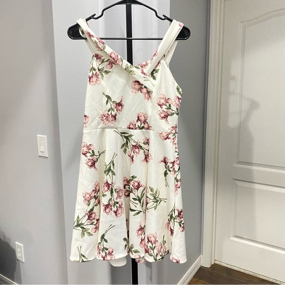 Windsor Juniors Skater Floral Dress White Size Large Pink White A Line V Neck - Picture 1 of 5